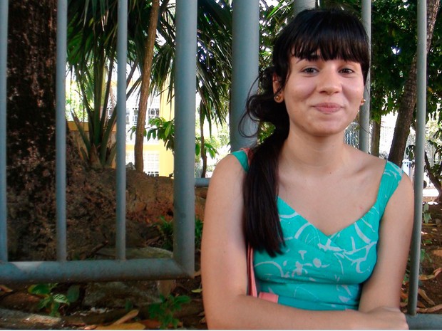 Estudante Louise Ribeiro, 18 anos, diz que não dormiu e rezou o caminho todo aé o Enem - Bahia (Foto: Ruan Melo/G1 BA)