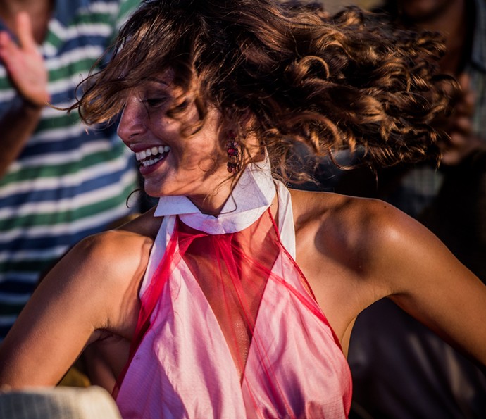 Tereza faz a festa no centenário da avó (Foto: Caiuá Franco/ Globo)