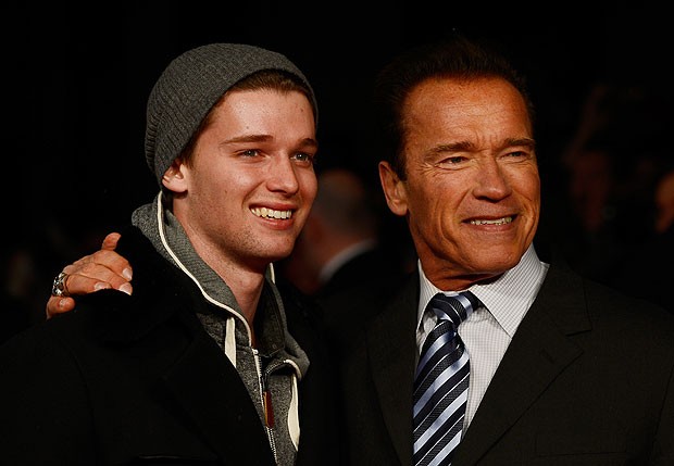 Patrick Schwarzenegger e o pai, Arnold Schwarzenegger (Foto: Getty Images) Patrick Schwarzenegger e o pai, Arnold Schwarzenegger (Foto: Getty Images)