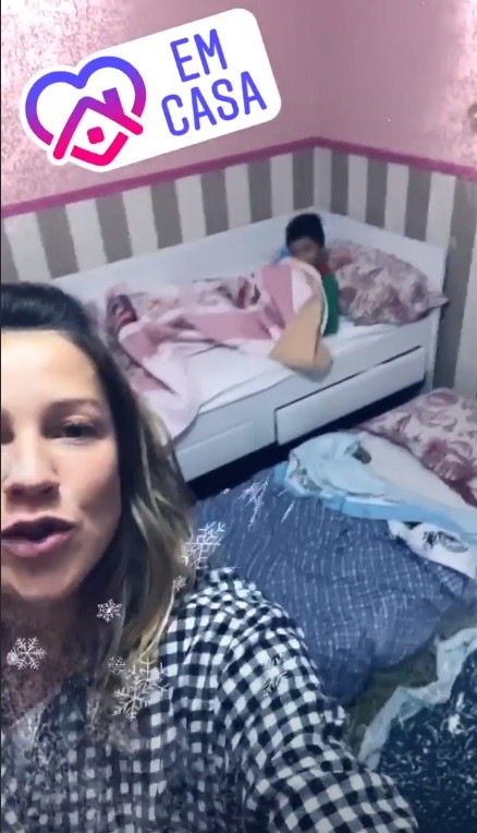 Luana Piovani faz festa do pijama (Foto: reprodução/instagram) Luana Piovani faz festa do pijama (Foto: reprodução/instagram)