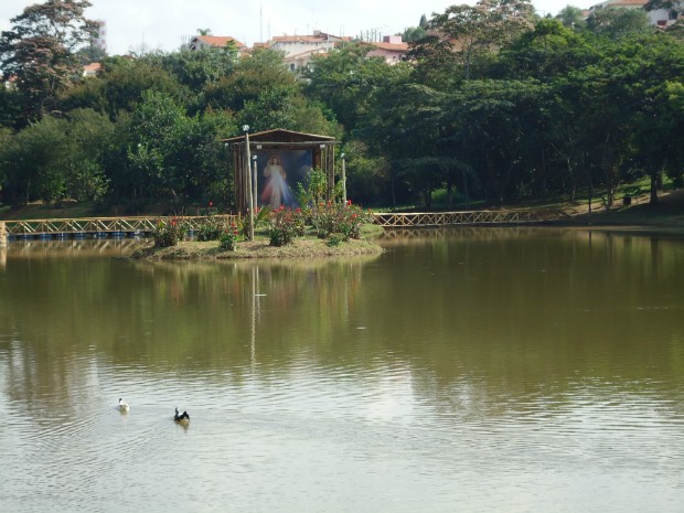 O painel com a imagem de Cristo foi pichada com desenho obsceno (Foto: Divulgação / Prefeitura Municipal de Tietê)