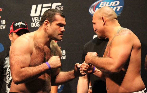 Gabriel Napão e Shawn Jordan Pesagem UFC 166 (Foto: Evelyn Rodrigues)