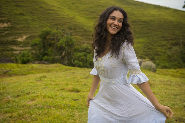 Débora Nascimento como Filó na novela Êta Mundo Bom (Foto: Globo / João Cotta)