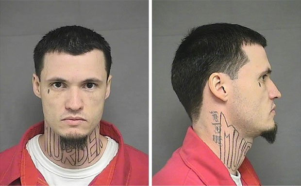Advogados de Jeffrey Chapman pediram que tatuador entrasse no presídio para remover desenho da palavra 'assassinato' do pescoço do réu (Foto: Kansas Department of Corrections/Reuters)
