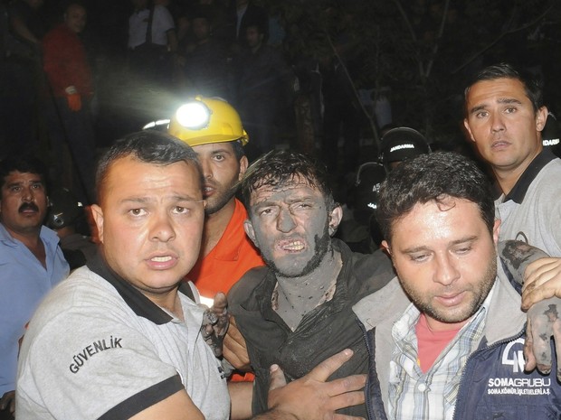 Número de mortos após explosão em mina da Turquia sobe para 151 (Foto: BULENT KILIC/AFP)