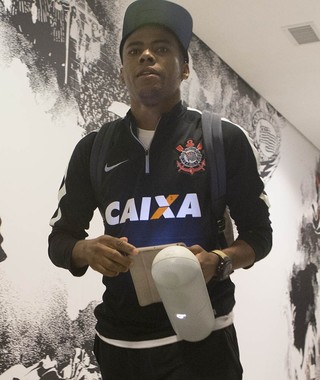 Tite tem cinco opções em seu elenco para vaga de Elias; veja as alternativas