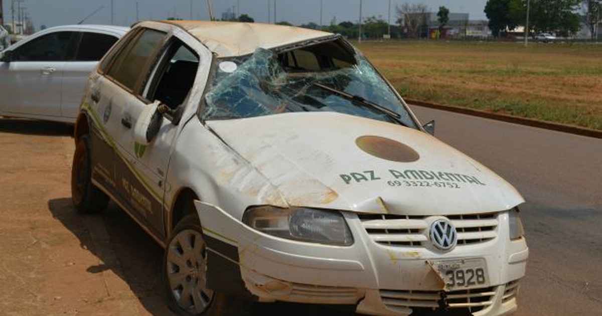 G Mulher Sai Ilesa Ap S Capotar Carro Em Avenida De Vilhena Ro