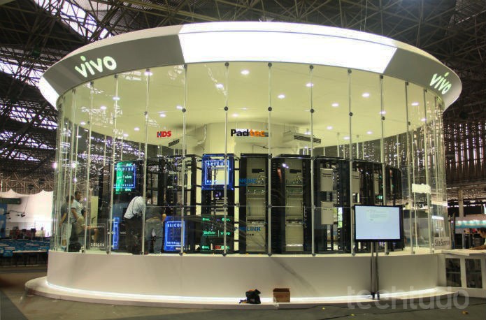 No meio das mesas e cadeiras, algumas visões impressionam pela grandiosidade, como o data center da Vivo (Foto: Renato Bazan/TechTudo) No meio das mesas e cadeiras, algumas visões impressionam pela grandiosidade, como o data center da Vivo (Foto: Renato Bazan/TechTudo)