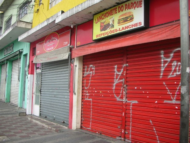 Estabelecimentos fechados no Jaçanã, na Zona Norte de SP (Foto: Rosane D´Agostino)