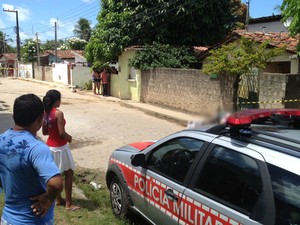 Homem foi assassinado enquanto passava de bicicleta em Mandacaru, em João Pessoa (Foto: Walter Paparazzo/G1)