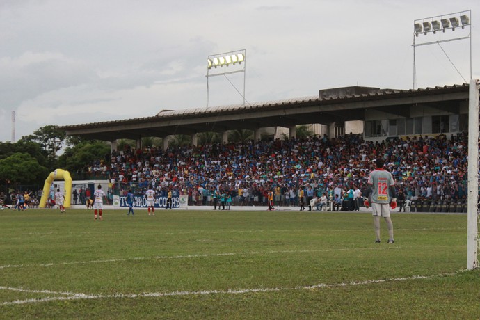 Torcida lota Estádio Verdinho na decisão da Taça Estado do Piauí (Foto: Marco Freitas)
