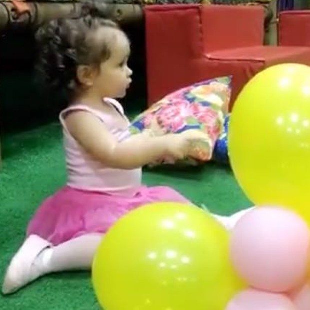 Sophia, filha de Flávia Monteiro, durante festinha (Foto: Snapchat) Sophia, filha de Flávia Monteiro, durante festinha (Foto: Snapchat)