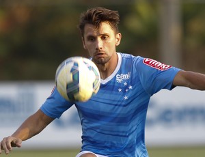 Zagueiro Paulo Andre pode voltar ao time do Cruzeiro na partida contra o Goiás