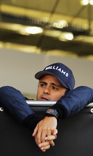 Felipe Massa completou apenas cinco voltas no primeiro dia de testes no Bahrein (Foto: Getty Images)
