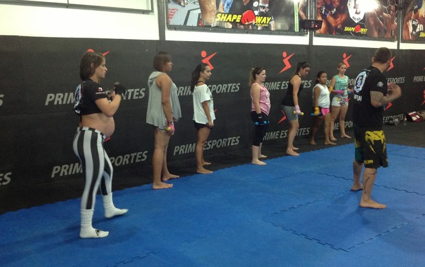 Turma feminina de MMA (Foto: Ana Cláudia Gonçalves)