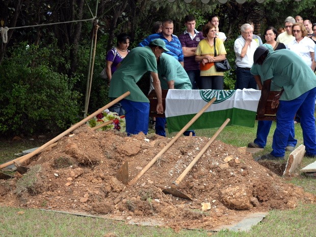 Estudante de 21 anos morto em festa na Unicamp é enterrado em Piracicaba (Foto: Leandro Cardoso/G1)