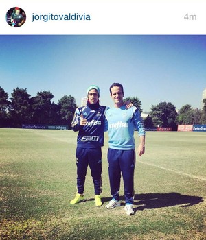 Em rede social, Valdivia registra treino particular com preparador do Verdão