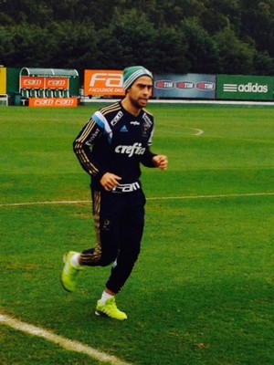 Novo capitão, Lucas quer Valdivia 