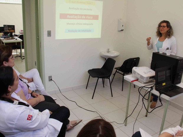 Capacitação é realizada com funcionários das unidades básicas de saúde  (Foto: Divulgação/ Prefeitura de Bauru)