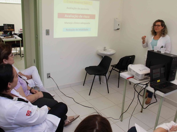 Capacitação é realizada com funcionários das unidades básicas de saúde (Foto: Divulgação/ Prefeitura de Bauru) Capacitação é realizada com funcionários das unidades básicas de saúde (Foto: Divulgação/ Prefeitura de Bauru)