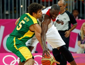 basquete loul deng grã-bretanha raulzinho brasil londres 20212 (Foto: Agência Reuters)