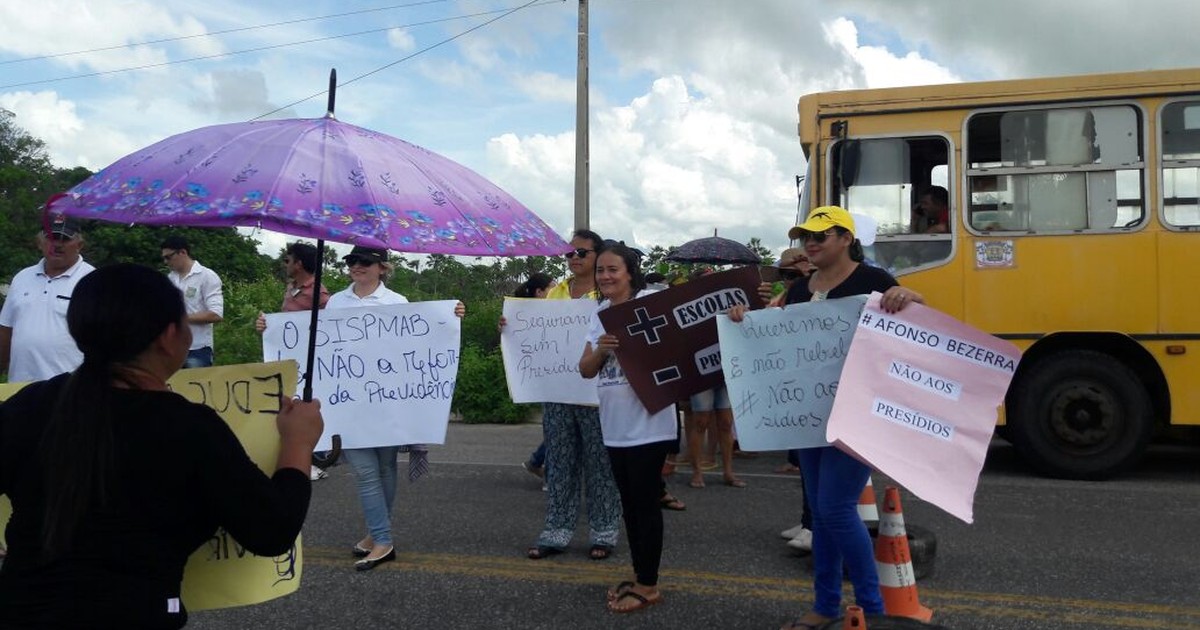 G1 No RN, moradores de Afonso Bezerra voltam a protestar contra presídios notícias em Rio G1 No RN, moradores de Afonso Bezerra voltam a protestar contra presídios notícias em Rio