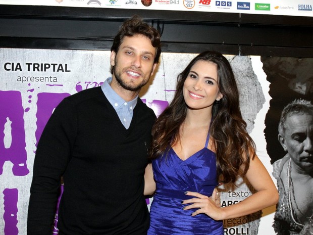 Ex-BBBs Eliéser e Kamilla em estreia de peça em São Paulo (Foto: Paduardo/ Ag. News)