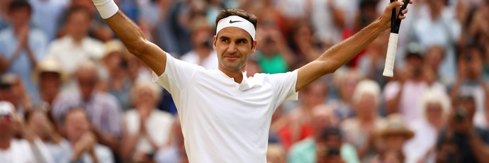 Federer comemora vitória em Wimbledon (Foto: Julian Finney / Getty Images)