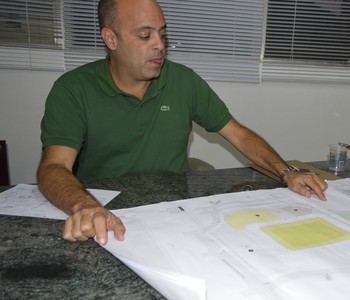 Alvaro Negrão mostra projeto do novo Estádio do Guarani (Foto: Vinícius Bueno)
