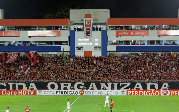 Torcida do Atlético-PR lota a Vila Capanema (Foto: Fernando Freire) Torcida do Atlético-PR lota a Vila Capanema (Foto: Fernando Freire)
