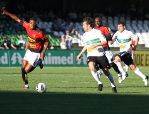Meia Lincoln em Coritiba 2 x 3 Sport, no Couto Pereira (Foto: Divulgação/Site oficial do Coritiba)