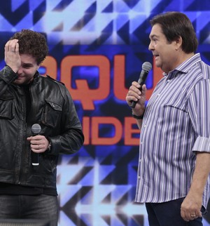 Thiago Fragoso chora no Arquivo Confidencial (Foto: Felipe Monteiro/ Tv Globo)