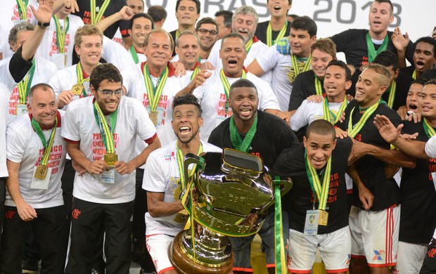 Leo Moura levanta taça, Flamengo campeão Copa do Brasil (Foto: Andre Durão)
