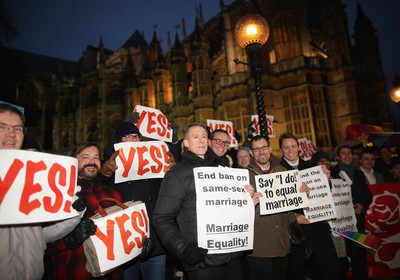 Britânicos protestaram, em frente ao Parlamento, pela aprovação da lei sobre casamento gay (Foto: Dan Kitwood/Arquivo/Getty Images)