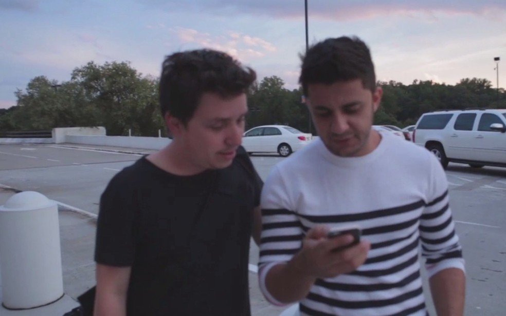 Flaney Gonzallez e Cristiano Araújo viajaram juntos durante turnê (Foto: Reprodução/ TV Anhanguera)