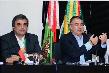 Ministro da Justiça, José Eduardo Cardozo, e governador Raimundo Colombo (Foto: Antônio Carlos Mafalda/Divulgação)