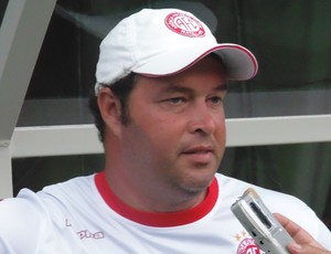 Roberto Fernandes, técnico do América-RN (Foto: Carlos Arthur da Cruz/GloboEsporte.com)