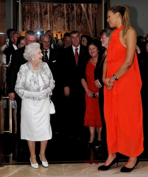 Em Visita A Australia Rainha Elizabeth Ii Se Espanta Com Altura De Jogadora Mundo G1