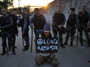 Índios querem retomar ocupação de imóvel  (Foto: Crédito: Tasso Marcelo/AFP)