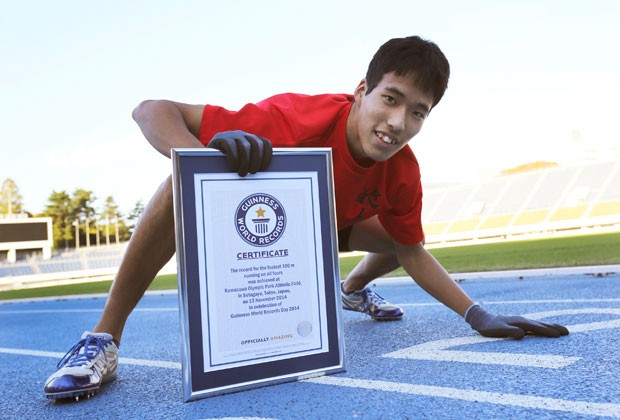 Jovem superou recorde que pertencia a seu compatriota Kenichi Ito (Foto: Eugene Hoshiko/AP)