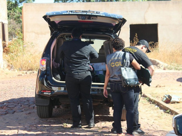 Policiais cumpriram vários mandados de busca e apreensão no Piauí (Foto: Ellyo Teixeira/ G1)