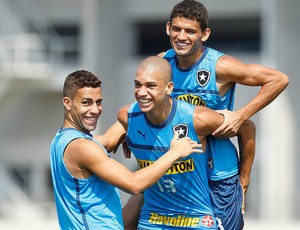 Gabriel, Doria e Jadson, Botafogo (Foto: Wagner Meier / AGIF)