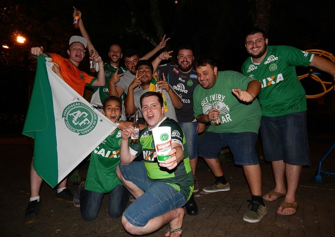 Torcida Chapecoense comemoração (Foto: Laion Espíndula)