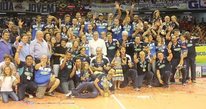 Cruzeiro campeão da Superliga 2014 (Foto: Facebook CBV)