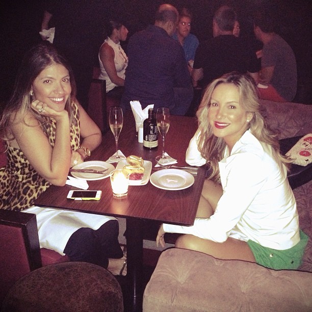Claudia Leitte janta com a cunhada Fernanda Peixoto (Foto: Instagram/ Reprodução)