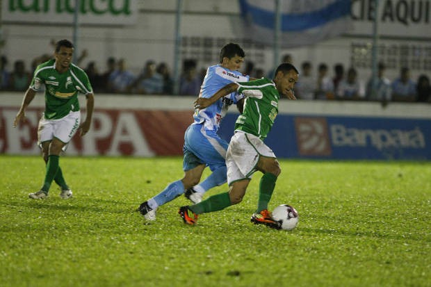 Ricardo Capanema acabou sendo expulso no segundo tempo (Foto: Marcelo Seabra / O Liberal)