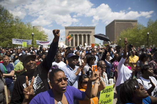 Protestos em Baltimore contra a morte de Freddie Gray por policiais (Foto: EFE)