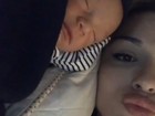 Leticia Santiago mostra cliques fofos do filho recém-nascido dormindo