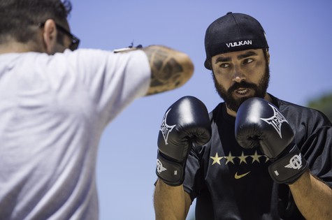 Ricardo Pereira faz treino de boxe em São Conrado com o personal, Chico Salgado (Foto: Fábio Seixo)