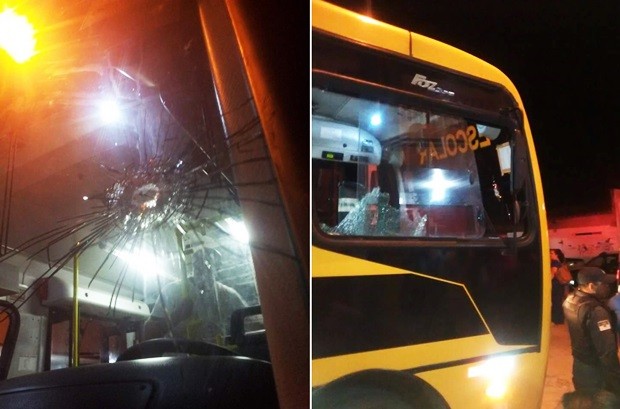Tiros atingiram o para-brisa e as vidraças na parte de trás do ônibus (Foto: Divulgação/PM)
